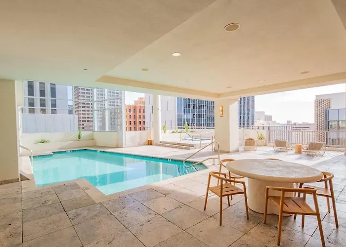 Modern Highrise Sanctuary, Gym, Pool, Prking, W-d, Golf