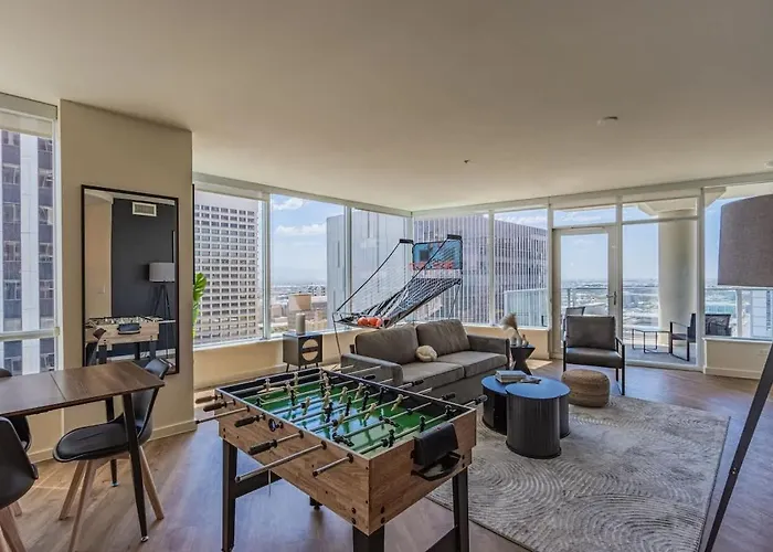 Modern Highrise Sanctuary, Gym, Pool, Prking, W-d, Golf