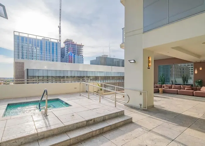 Apartamento Modern Highrise Sanctuary, Gym, Pool, Prking, W-d, Golf *