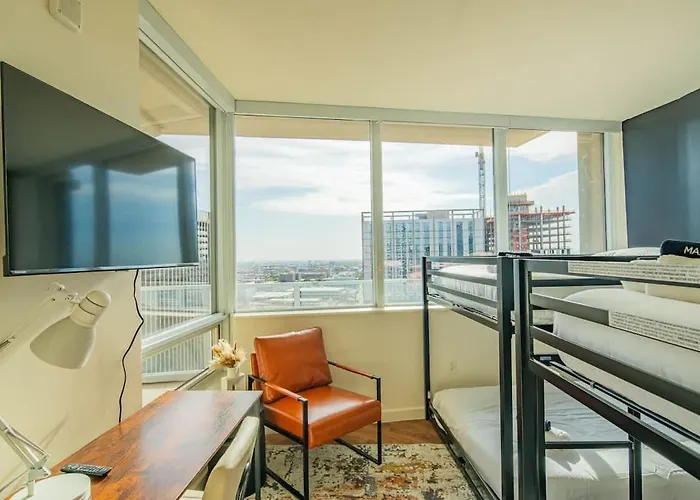 Modern Highrise Sanctuary, Gym, Pool, Prking, W-d, Golf Apartamento