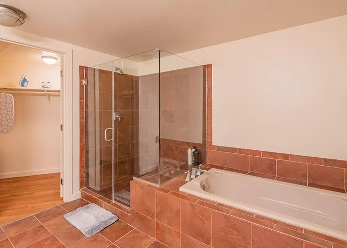 Modern Highrise Sanctuary, Gym, Pool, Prking, W-d, Golf Phoenix